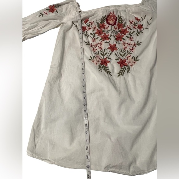 Hinge size small oversized lined embroidered floral tunic top . Scoop neck. 🌸 - Picture 6 of 9